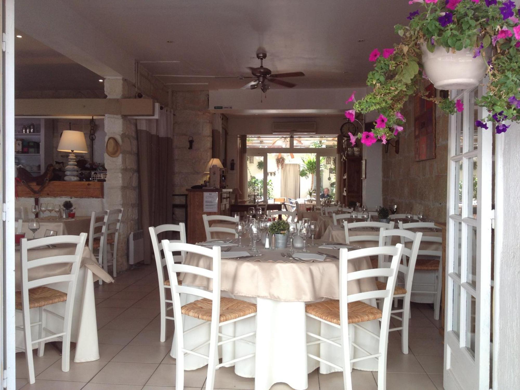 Hotel Restaurant Le Provençal *